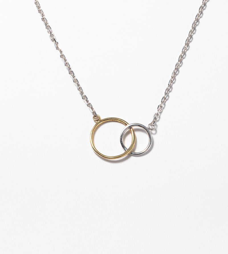 BICOLOR CIRCLE NECKLACE