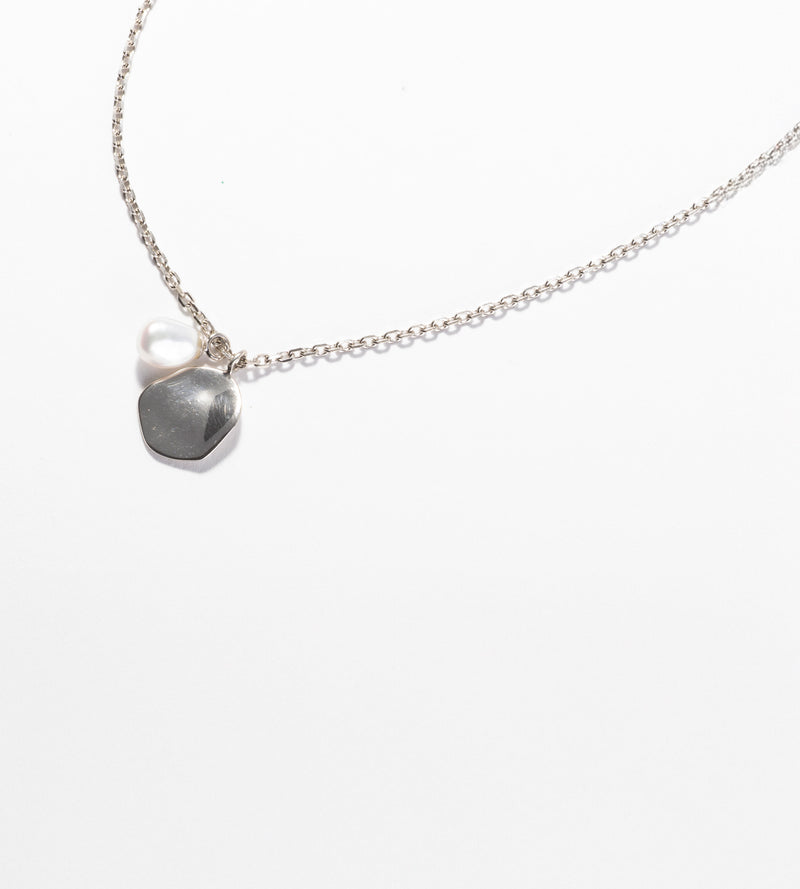 PEARL PLATE NECKLACE