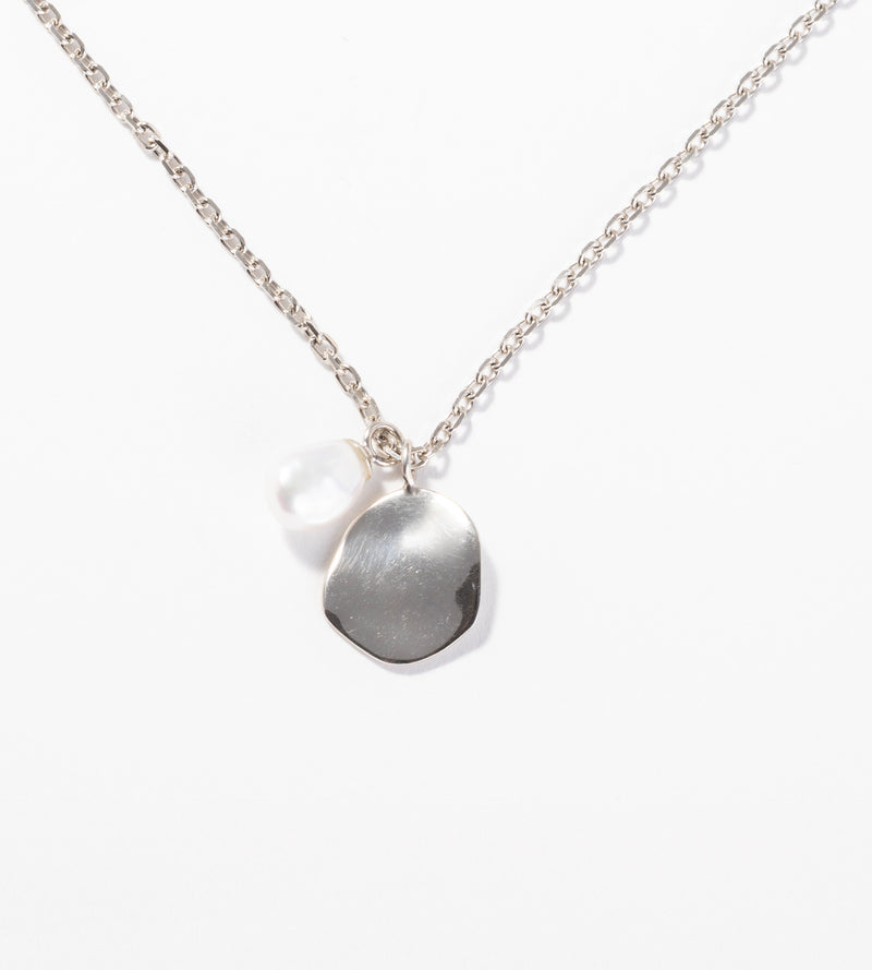 PEARL PLATE NECKLACE