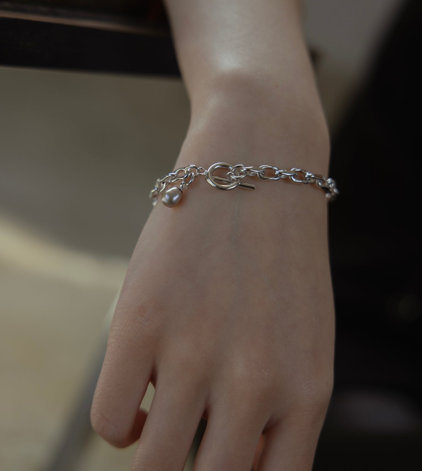 LINK CHAIN GRAY PEARL CHARM BRACELET