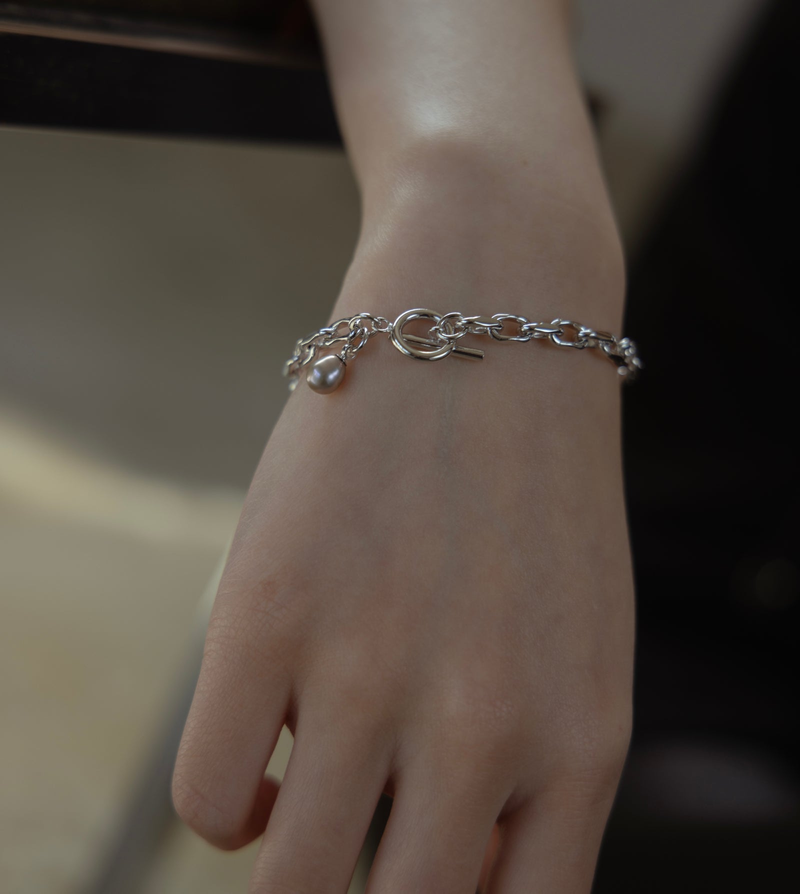 LINK CHAIN GRAY PEARL CHARM BRACELET