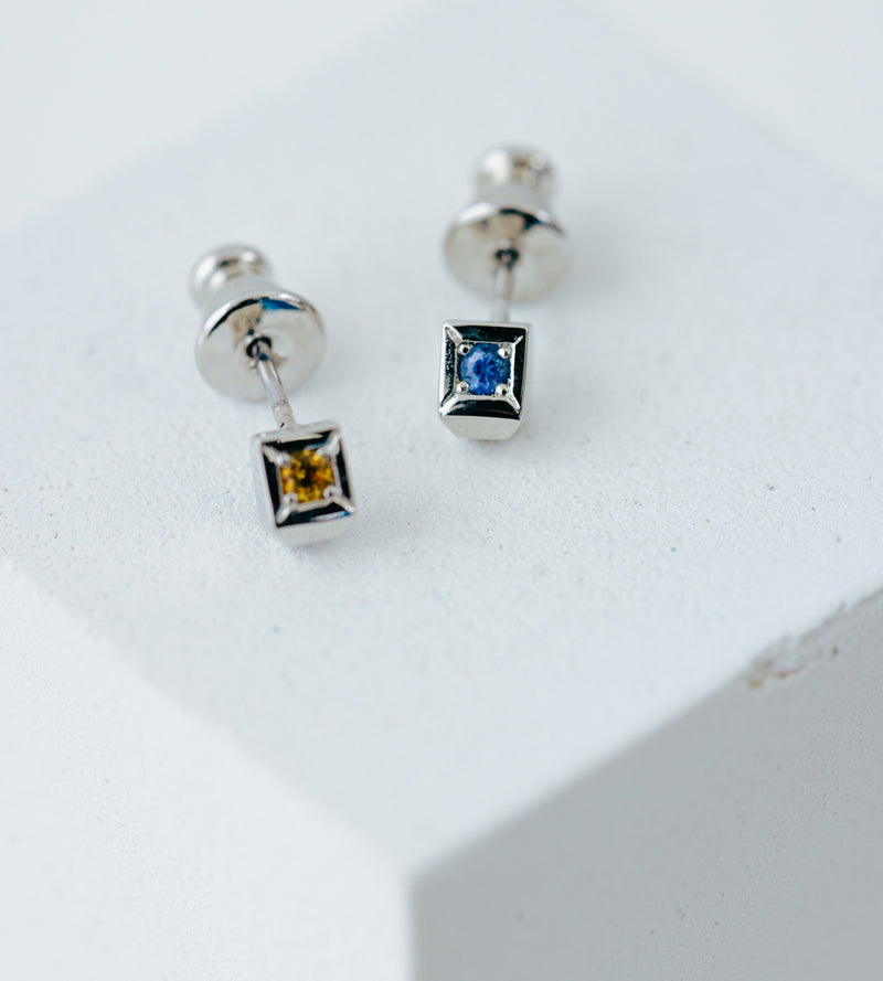 C17 シャンパンクォーツ宝石キューブピアス キューブ ピアス （シングル）
