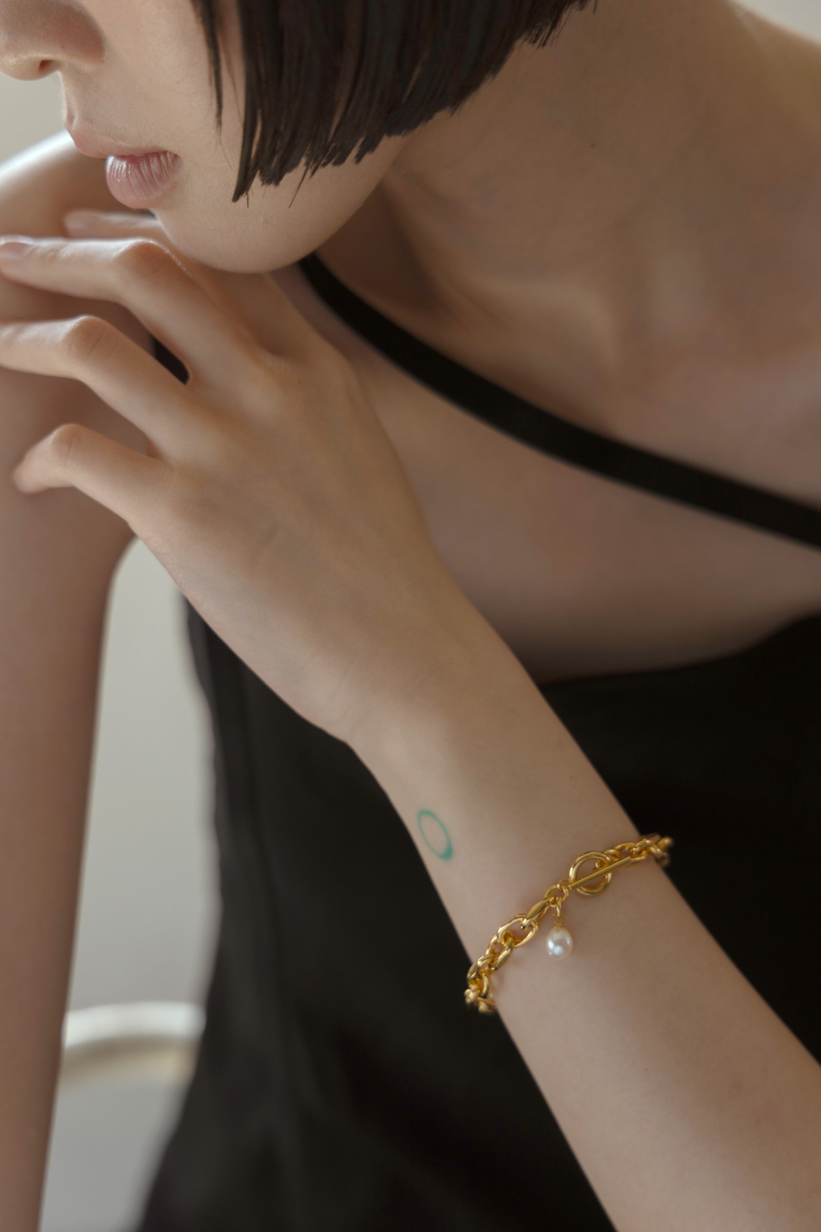 LINK CHAIN PEARL CHARM BRACELET - tsui