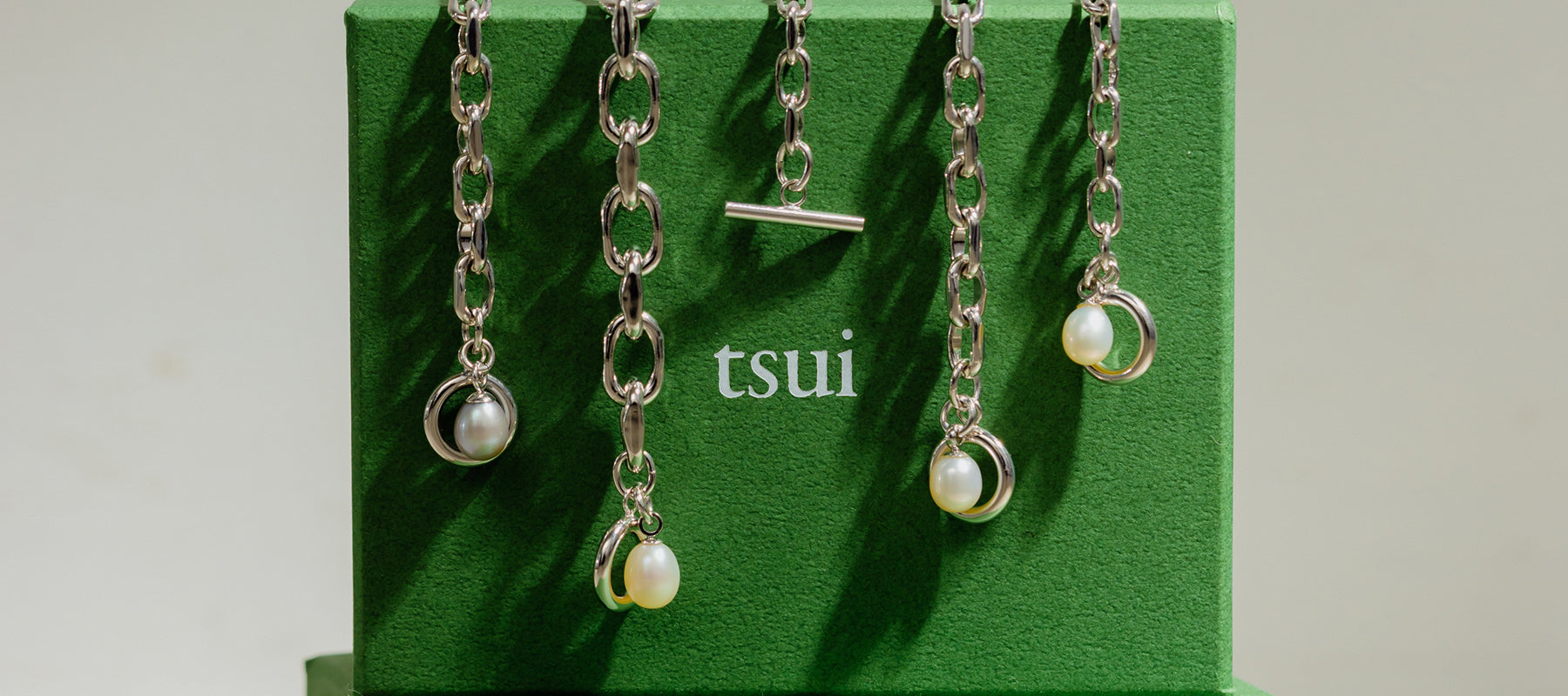 tsui(ツイ)【公式】｜「対になる」が由来。ペアでも使えるアクセサリー